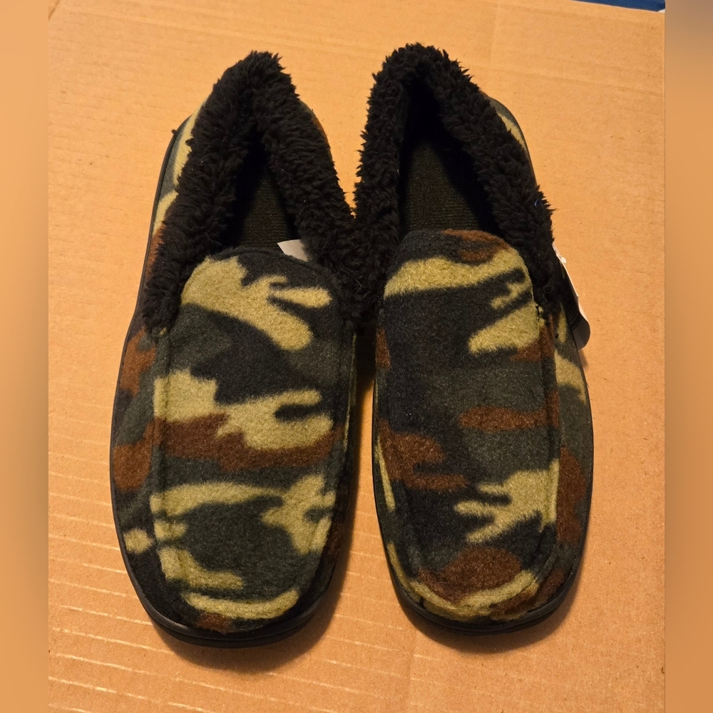 NWT Boy's Climatesmart by Cuddl Duds Camo Fleece Slippers, Size L (5/6)